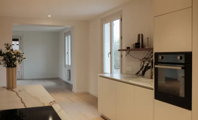 Pose de revêtements muraux pour rénovation Miribel 